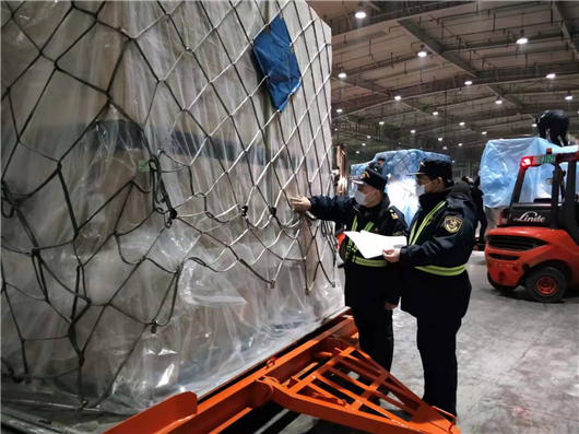 【湖北】武汉海关紧急验放85吨海外捐赠物资