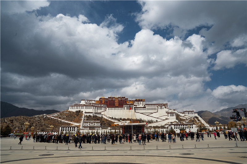 圖片默認標題_fororder_電影《中國機長》拉薩殺青