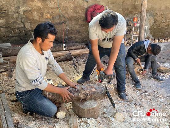 【为西藏小康加油】叶云村：传承木碗制作工艺 “手上有活”助力脱贫致富_fororder_image004