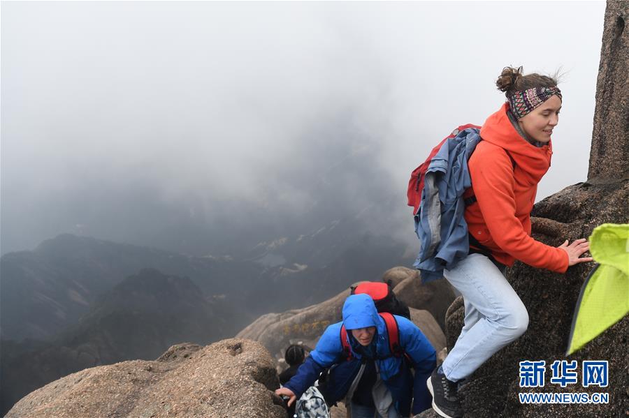 黄山莲花峰结束轮休开放迎客