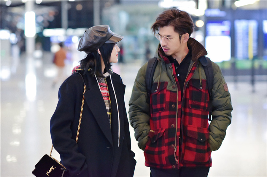 景甜黑色系出席品牌活动与陈柏霖合体为新戏预热