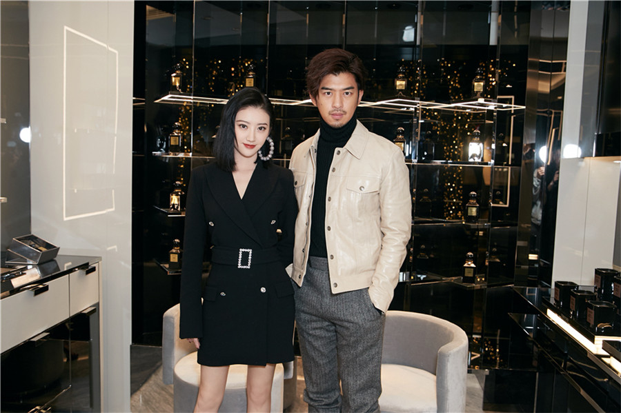 景甜黑色系出席品牌活动 与陈柏霖合体为新戏预热