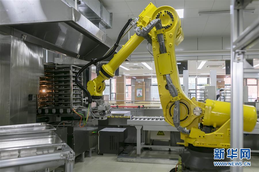 上海の学校の食堂にAI調理ロボット_fororder_FOREIGN202010241401000138412739635
