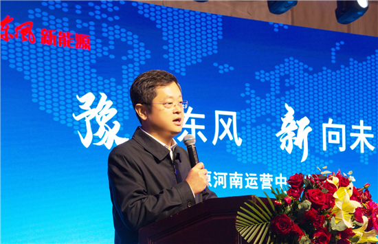 安阳市人民政府党组成员薛崇林介绍安阳情况 摄影 罗锋