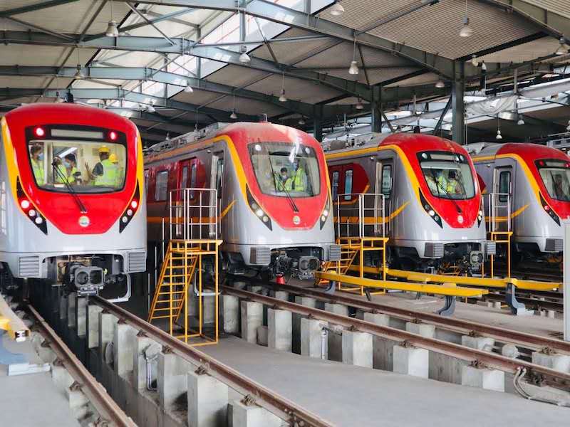 “中國方案”打造的巴基斯坦首條地鐵開通運營_fororder_巴基斯坦拉合爾橙線採用中國列車。