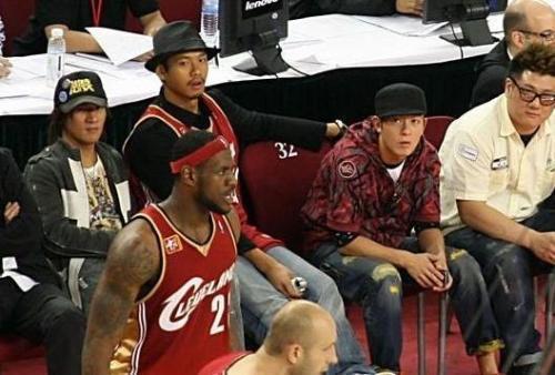 阿乐惨遭冠希"穷追猛打"?至少打篮球阿乐是完胜的