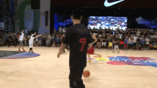 阿乐惨遭冠希"穷追猛打"?至少打篮球阿乐是完胜的