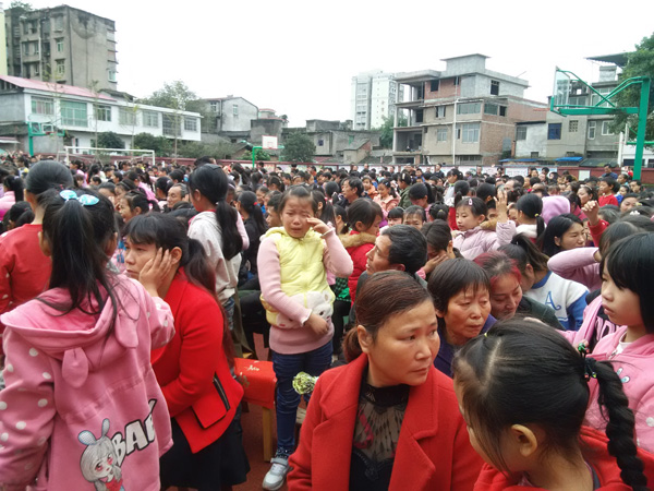 宜宾叙州区泥南镇小学举办让人生充满爱感恩励志教育演讲