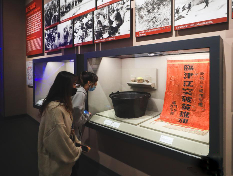 หอรำลึกเหตุการณ์ช่วยเกาหลีเหนือต้านทัพสหรัฐฯ ของจีนดึงดูดผู้ชม_fororder_20201027丹东3