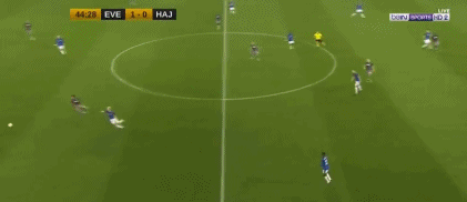 GIF-状态火热!鲁尼魔幻斜塞撕裂防线 曼联后悔吗