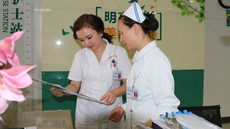 Göz doktoru Medine: Memleketime, Xinjiang'a hizmet edeceğim