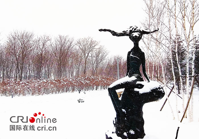 02【吉林】【原創】【圖説吉林】【CRI看吉林(標題)】【關東黑土(長春)】【移動版(圖)】長春:春分時節雪紛紛