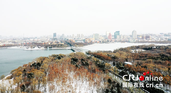 02【吉林】【原創】【圖説吉林】【CRI看吉林(標題)】【關東黑土(長春)】【移動版(圖)】長春:春分時節雪紛紛