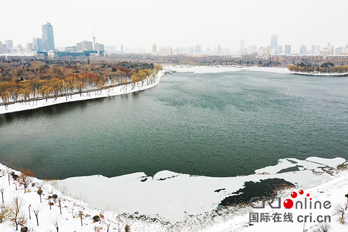 02【吉林】【原創】【圖説吉林】【CRI看吉林(標題)】【關東黑土(長春)】【移動版(圖)】長春:春分時節雪紛紛