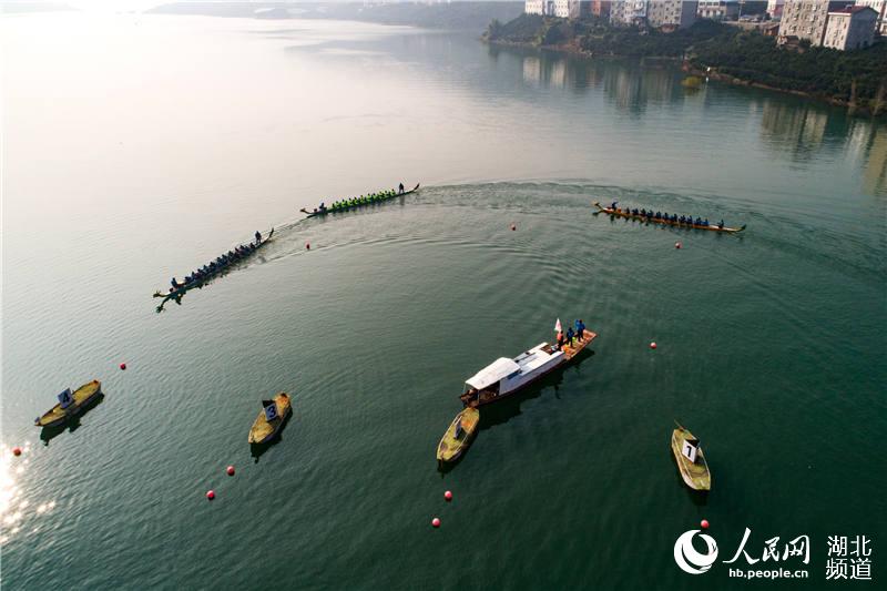 第十届湖北省龙舟大赛在三峡库区秭归挥桨