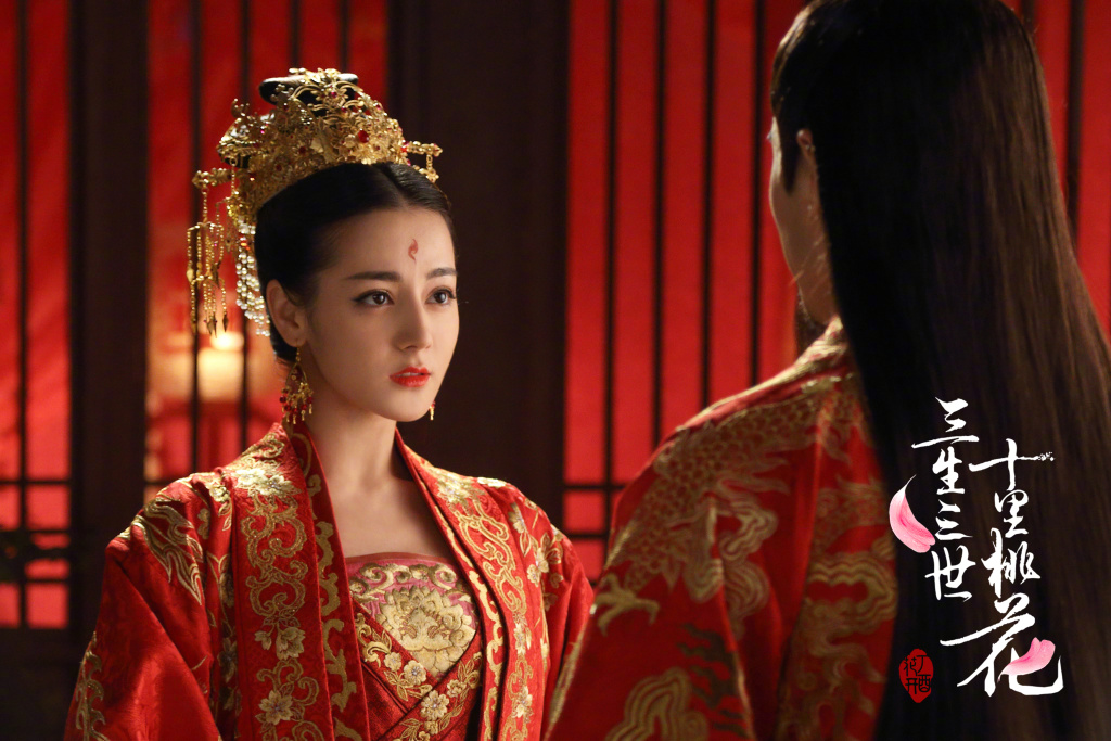 迪丽热巴的红衣古装照很惊艳 你最喜欢哪一种造型