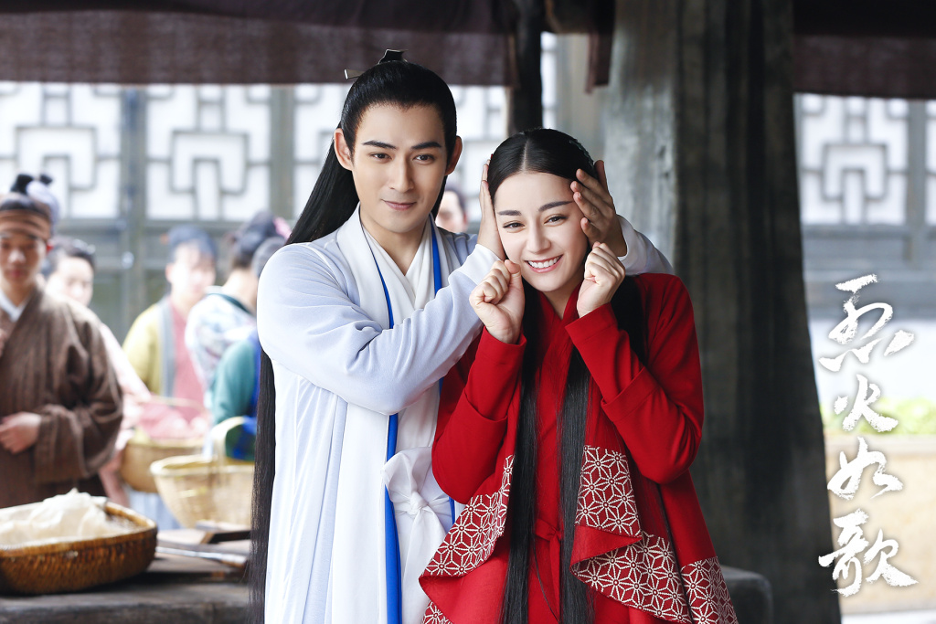 迪丽热巴的红衣古装照很惊艳 你最喜欢哪一种造型