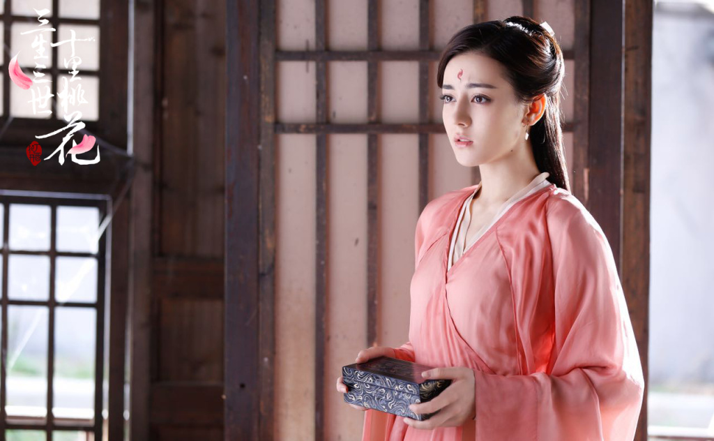 迪丽热巴的红衣古装照很惊艳 你最喜欢哪一种造型