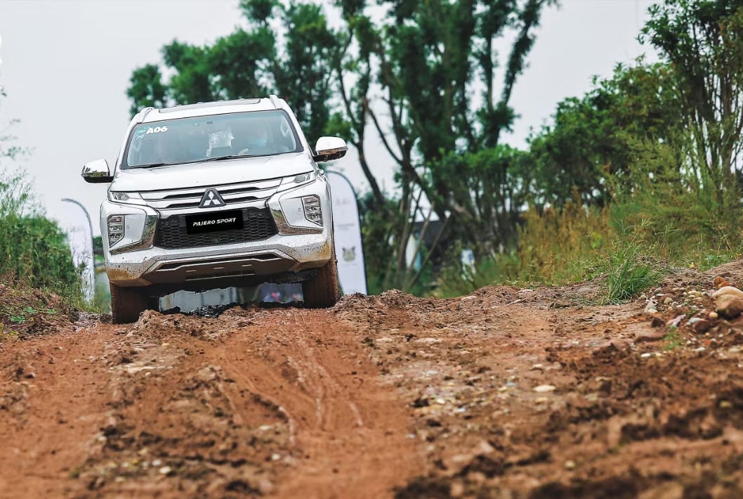 用“足球选车方法论”解析帕杰罗劲畅行政版