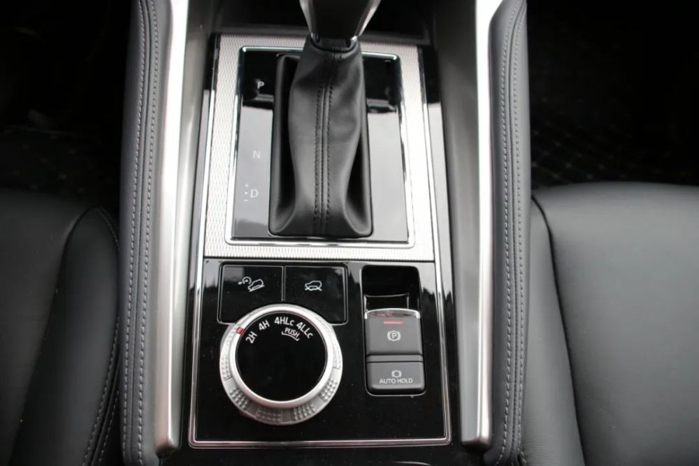 用“足球选车方法论”解析帕杰罗劲畅行政版