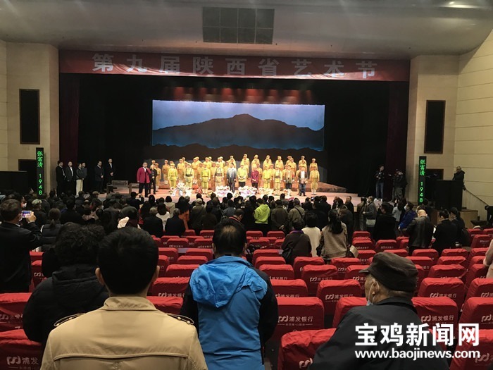 这部在宝鸡演出的秦腔戏，散场十五分钟后观众仍不愿离场