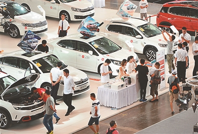 （節慶會展圖文）優惠+購置稅優惠 江蘇國際車展引來購車人流