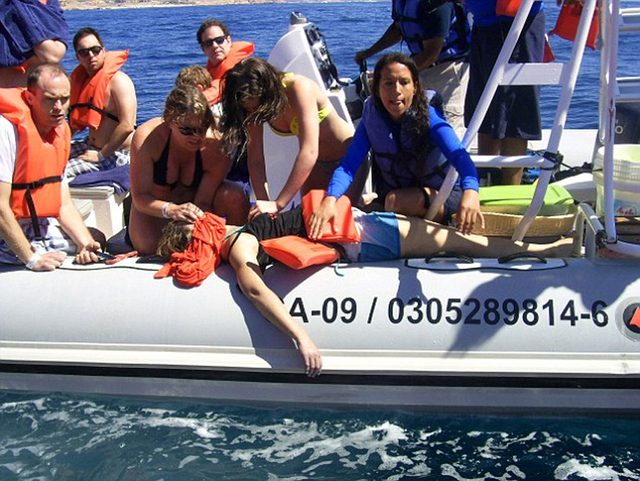 墨西哥觀光船撞上鯨魚 一女性遊客死亡兩人受傷