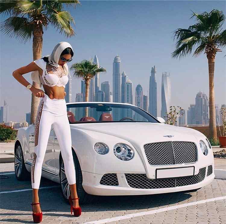 俄罗斯大土豪送妻子70克拉钻戒 日常就是花式炫富