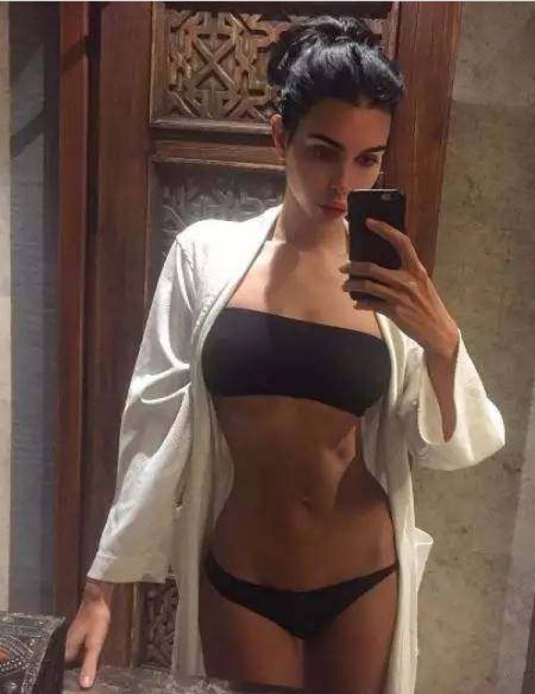 俄罗斯大土豪送妻子70克拉钻戒 日常就是花式炫富