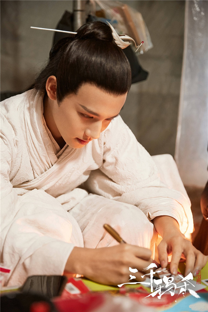 三千鸦杀云南杀青郑业成赵露思演绎绝美千年痴恋