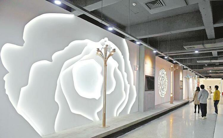 “成都造”智慧路灯照亮世界