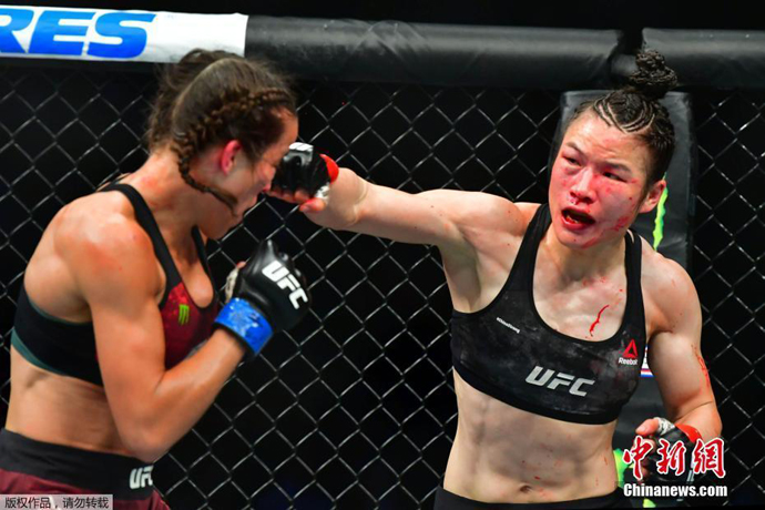 Zhang Weili 'yar wasan Sin ta kare kanbin ta na UFC ta kuma sadaukar da shi ga yaki da COVID-19