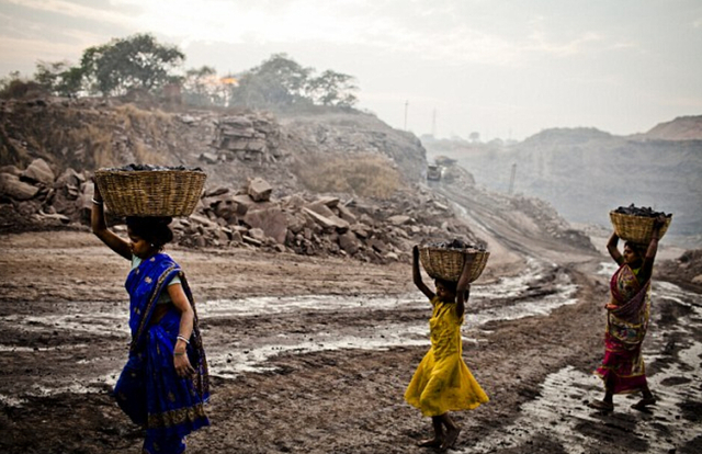 印度小城地下煤火燃燒99年 毒氣煙塵肆虐如地獄