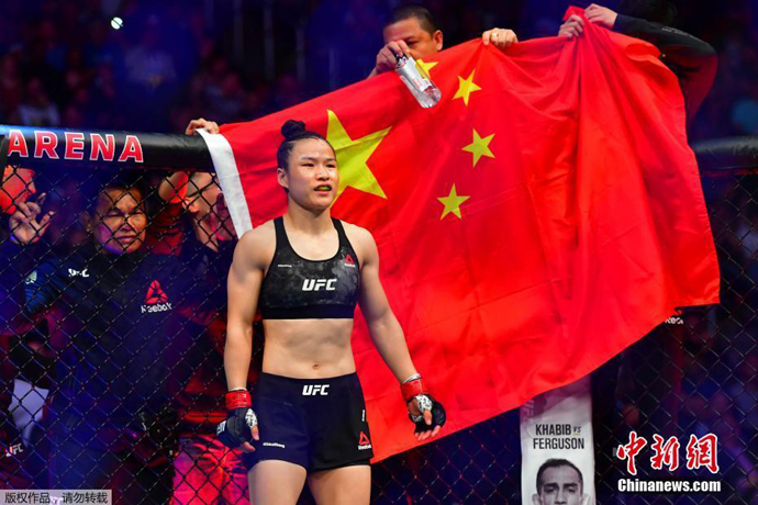 Zhang Weili 'yar wasan Sin ta kare kanbin ta na UFC ta kuma sadaukar da shi ga yaki da COVID-19