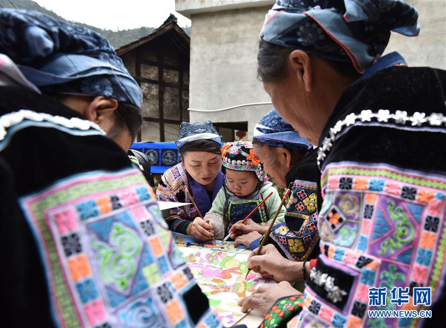 贵州龙里：苗族“画师”的30年苗画情怀