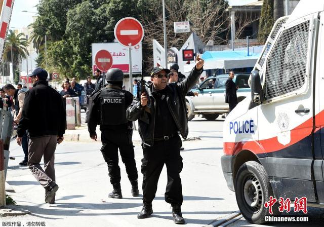 突尼斯武裝襲擊和劫持人質事件已致22人死 含多名外國遊客