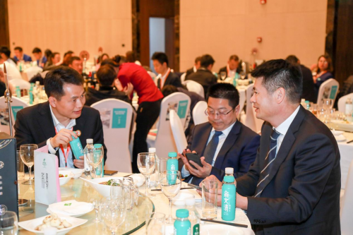 俞文清燕窝水闪耀第100届糖酒会 峰会获指定饮品品牌发力