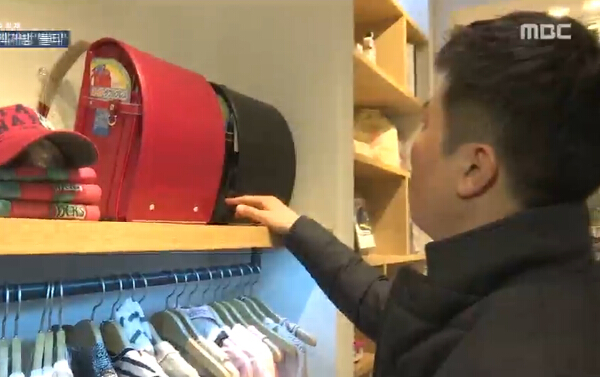 韓國小學生家長攀比成風 高價書包熱銷 韓國小學生家長攀比成風 高價書包熱銷