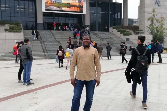 Hira da Bashir Bala Muhammad dan Najeriya dake karatun digiri na 3 a jami'ar fasaha ta Northwestern Polytechnical dake birnin Xi'an