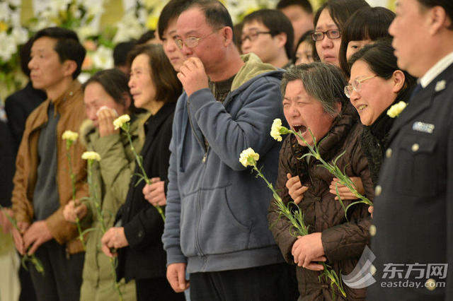 上海為被拖行犧牲交警開追悼會