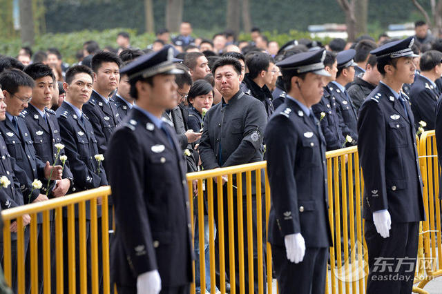 上海為被拖行犧牲交警開追悼會