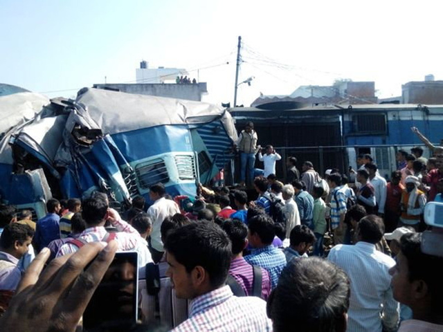 印度一輛客運列車出軌 造成至少6人死亡 印度一輛客運列車出軌 造成至少6人死亡