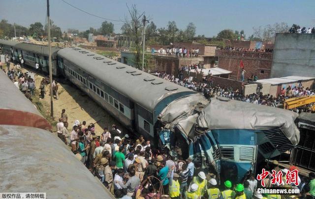 印度北方邦發生客運列車脫軌事件