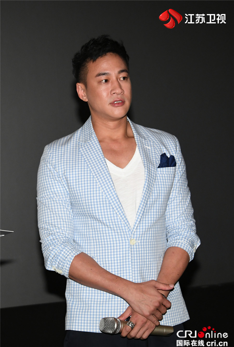 光头形象的处女秀  何润东为吴家大少爷做足功课