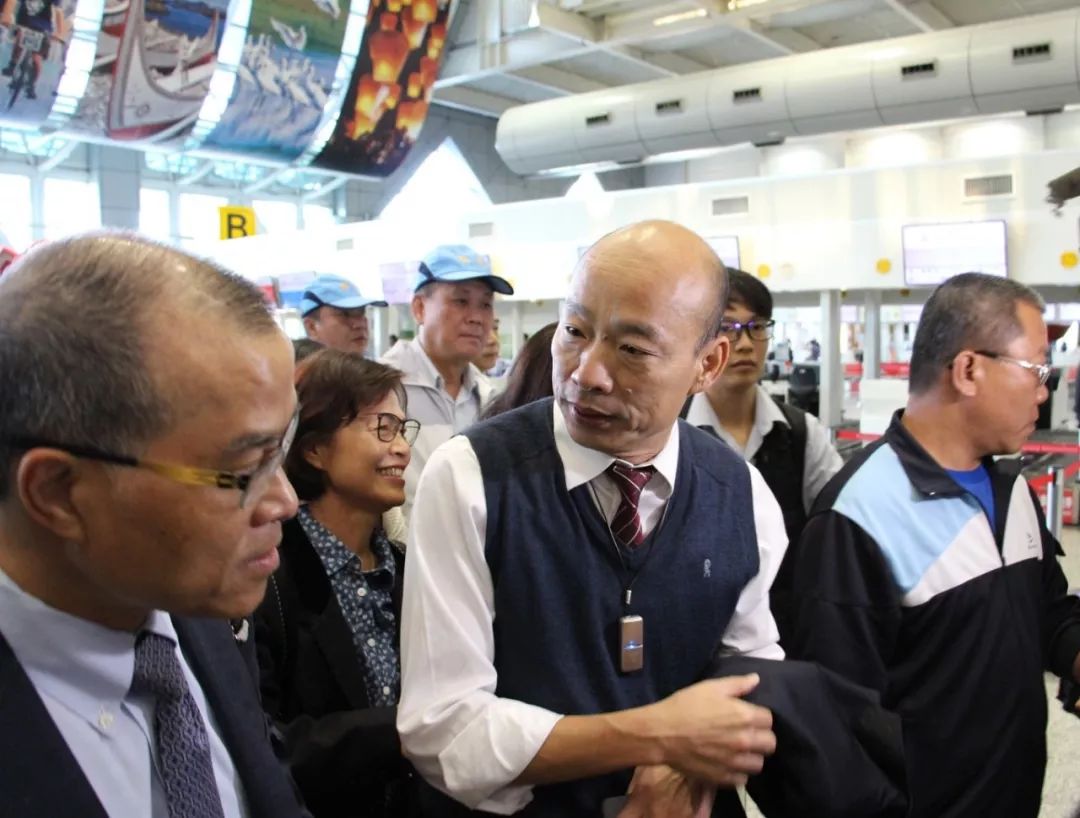 韩国瑜拜会香港特首 访问首站就收获满满