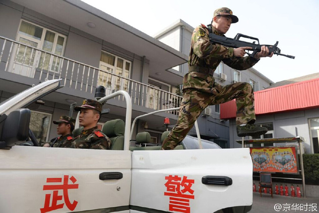 揭秘北京街头坐敞篷车巡逻执勤的武警