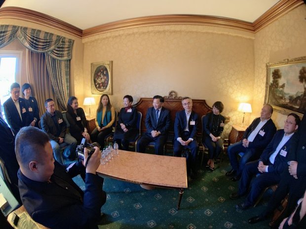 慎海雄看望中央广播电视总台前方高访报道团队