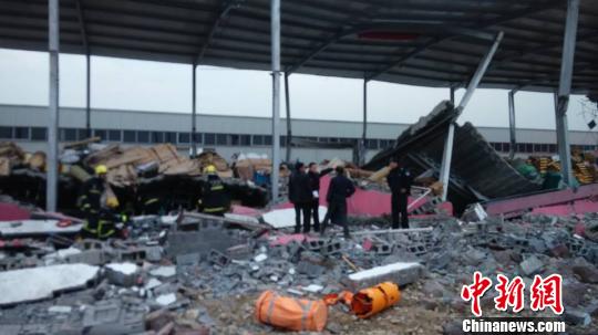 浙江寧波一廠房發生倒塌多人被埋 已有1人救出
