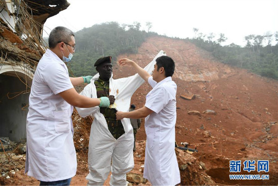 องค์กรจีนในเซียร์ราลีโอนร่วมช่วยเหลือเหตุดินถล่มที่เมืองฟรีทาวน์ ประเทศเซียร์ราลีโอน