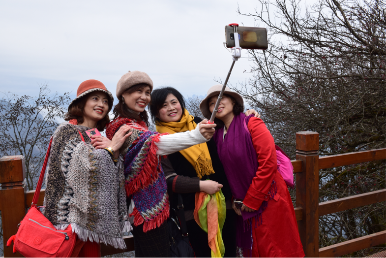 汉中市新闻工作者走山入村开展“走转改”主题采访活动